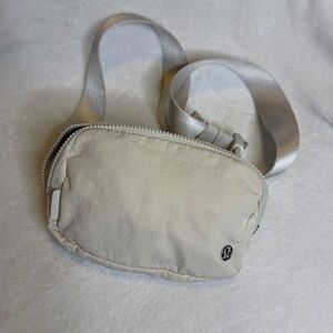 NWT AUTHENTIC LULULEMON BELT BAG in WHITE OPAL Cream Off-White Yoga Pack Pouch